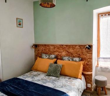 Saint-Floret House | Gîte la maison de Mika