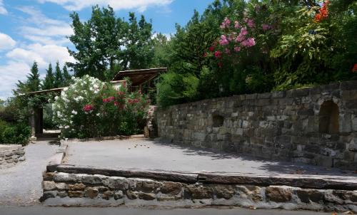 Les Vans Apartment | Gîte le Mûrier piscine partagée