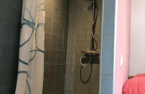 Les Vans Apartment | Gîte le Mûrier piscine partagée