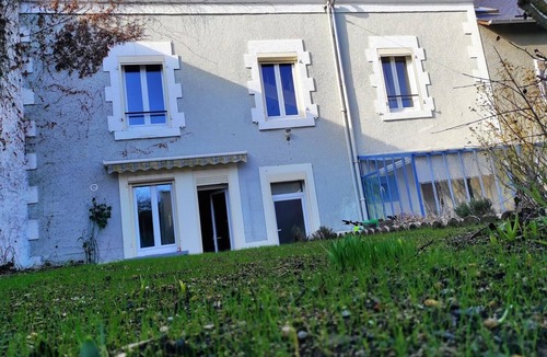 Scoury House | Gîte Le Mage - meeting house