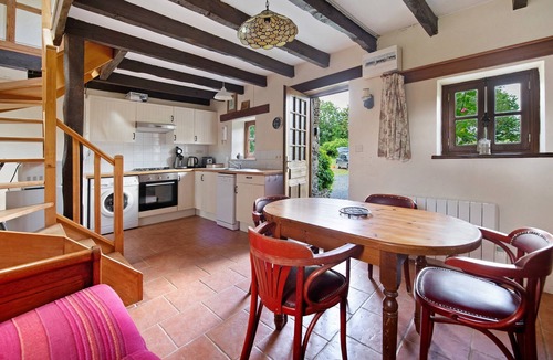La Bazoque House | Gîte Le Petit Promenant: Private Terrace, Garden & Wi-Fi in La Bazoque