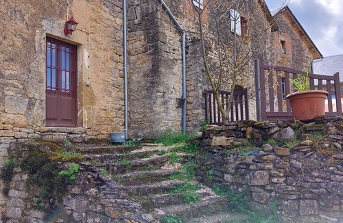 Saint-Laurent-d'Olt House | Gîte Le Roc - Le Manoir d'Ajas - Organic Farm