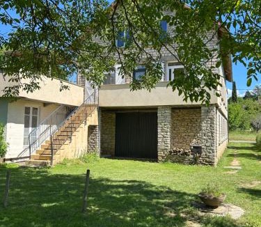 Lacave House | Gîte Les clés des Champs Côté Jardin