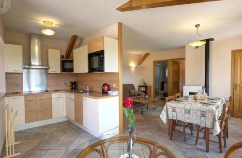 Merle-Leignec House | Gîte Les Myrtilles : Confort et Sérénité, Animaux Bienvenus, Jardin Commun - FR-1-496-45