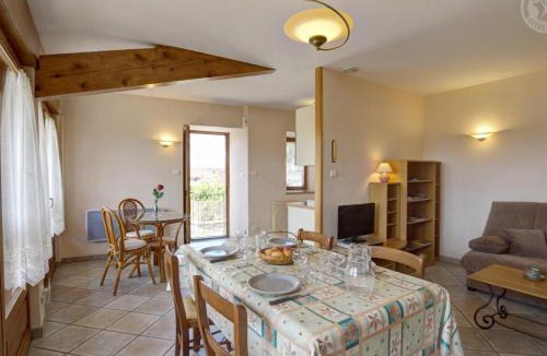 Merle-Leignec House | Gîte Les Myrtilles : Confort et Sérénité, Animaux Bienvenus, Jardin Commun - FR-1-496-45