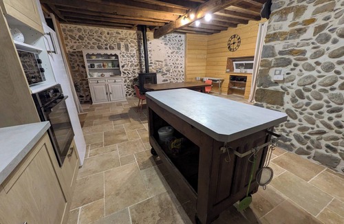 Precilhon House | Gîte Les pierres qui parlent - Complete accommodation in a renovated farmhouse *
