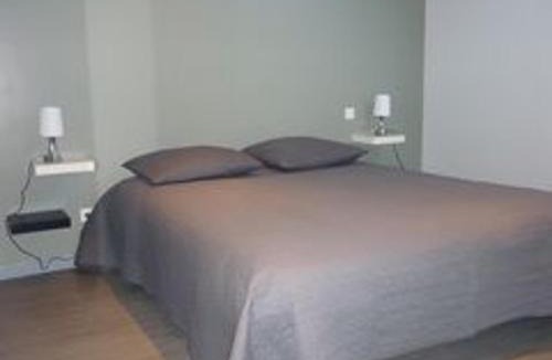 Averdon House | Gîte moderne avec grande piscine chauffée et animaux acceptés - FR-1-491-355