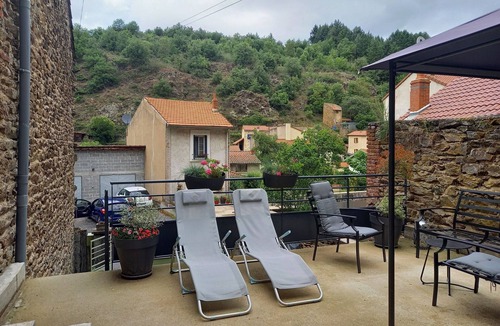 Auzon Cottage | Gîte near Clermont, comfort and charm