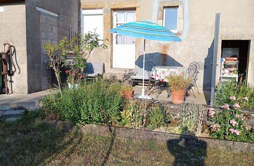 Arnay-le-Duc Apartment | Gîte Neuf Entier en Bourgogne Dans Cité Médiévale