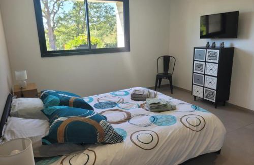 Couzon House | Gîte paisible avec spa et climatisation à Couzon - FR-1-489-476