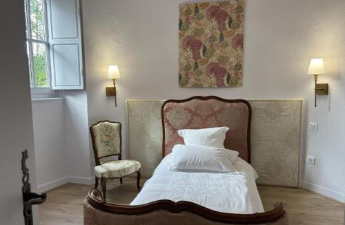 Louchy-Montfand Apartment | Gîte paisible dans château avec jardin, climatisation - FR-1-489-604