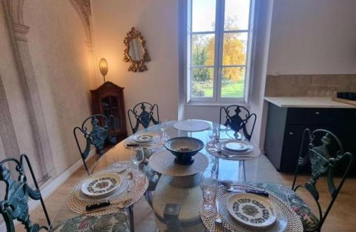 Louchy-Montfand Apartment | Gîte paisible dans château avec jardin, climatisation - FR-1-489-604