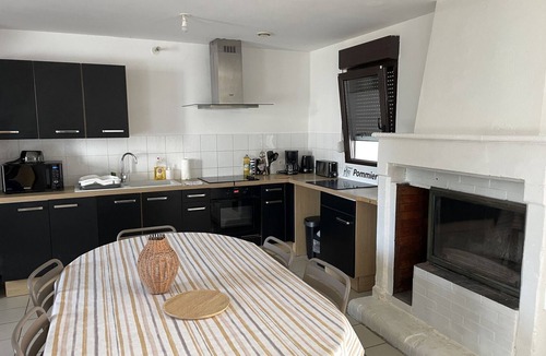 Sainte Gemme House | Gîte Pommier 7 Personnes, au Calme, Piscine