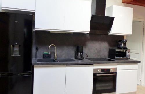 Charroux House | Gîte rénové à Charroux avec piscine et terrasse privative - FR-1-489-394