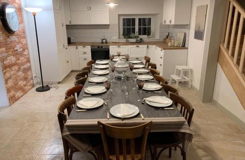 Siaugues-Sainte-Marie House | Gîte rénové campagne chic, 6 chambres pour 13 pers., jardin, terrasse, Haute-Loire - FR-1-582-527