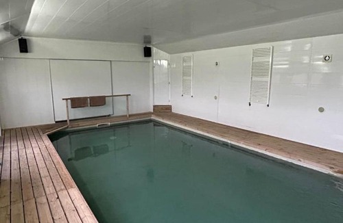Maisoncelles-du-Maine House | Gîte rural spacieux avec piscine