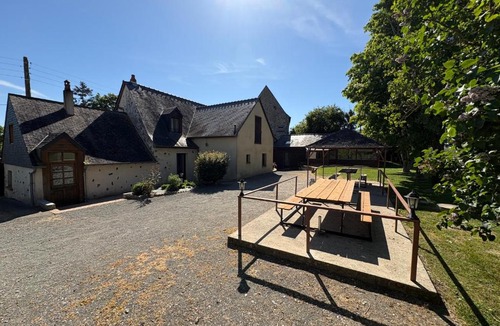 Maisoncelles-du-Maine House | Gîte rural spacieux avec piscine