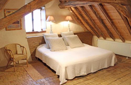 Neuilly-le-Real House | Gîte Rustique à Neuilly-le-Réal avec Animaux Acceptés - FR-1-489-611