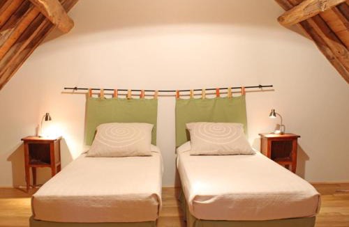 Neuilly-le-Real House | Gîte Rustique à Neuilly-le-Réal avec Animaux Acceptés - FR-1-489-611