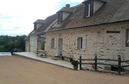 Chirat-l'Eglise House | Gîte Rustique et Moderne avec Piscine et Animaux Acceptés - FR-1-489-229
