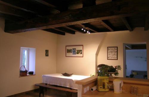 Chirat-l'Eglise House | Gîte Rustique et Moderne avec Piscine et Animaux Acceptés - FR-1-489-229