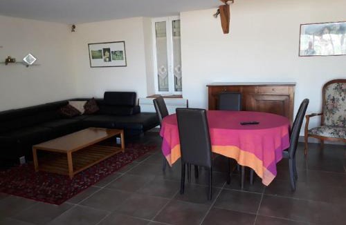 Chirat-l'Eglise House | Gîte Rustique et Moderne avec Piscine et Animaux Acceptés - FR-1-489-229
