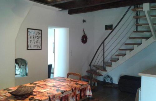 Chirat-l'Eglise House | Gîte Rustique et Moderne avec Piscine et Animaux Acceptés - FR-1-489-229