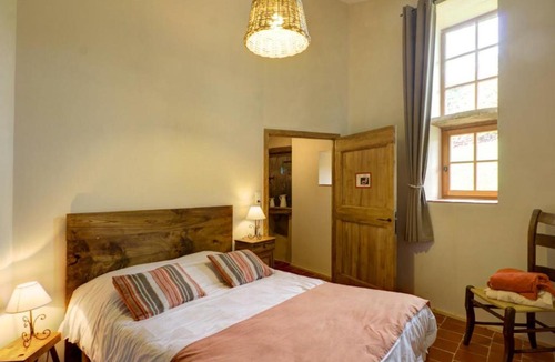 Saint-Just-la-Pendue House | Gîte Saint-Just-la-Pendue, 5 pièces, 8 personnes - FR-1-496-50