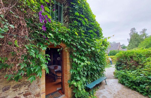 Chammes House | Gîte Sainte-Suzanne-et-Chammes, 3 pièces, 4 personnes - FR-1-600-89