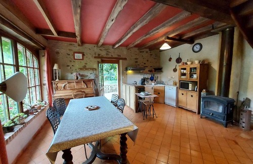 Chammes House | Gîte Sainte-Suzanne-et-Chammes, 3 pièces, 4 personnes - FR-1-600-89