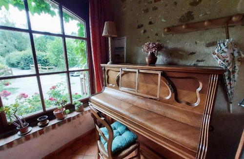 Chammes House | Gîte Sainte-Suzanne-et-Chammes, 3 pièces, 4 personnes - FR-1-600-89