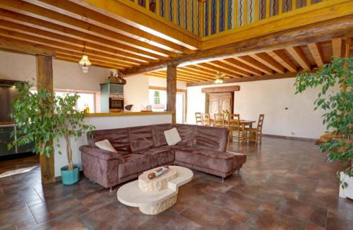 Saint-Priest-la-Prugne House | Gîte spacieux avec piscine privée et animaux admis à Saint-Priest-la-Prugne - FR-1-496-132