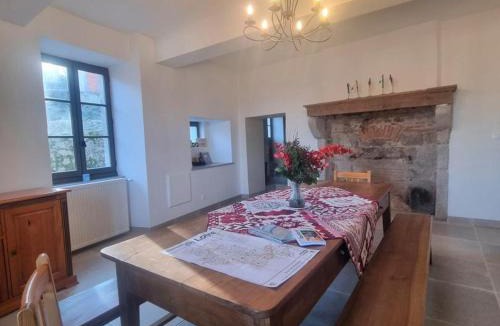 Le Crozet House | Gîte Spacieux avec Jacuzzi et Animaux Acceptés, Jusqu'à 12 Pers - FR-1-496-341