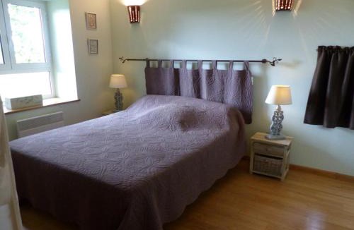 Chirat-l'Eglise House | Gîte spacieux dans ancien relais de chasse, jardin privé - FR-1-489-4