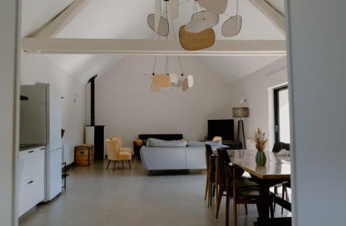 Huisseau-sur-Mauves House | Gîte spacieux et rénové avec jardin, proche châteaux de la Loire, pour 10 pers. - FR-1-590-361