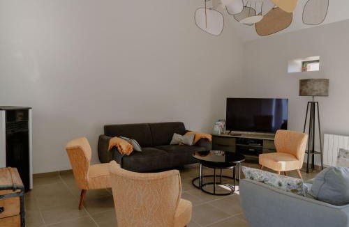 Huisseau-sur-Mauves House | Gîte spacieux et rénové avec jardin, proche châteaux de la Loire, pour 10 pers. - FR-1-590-361