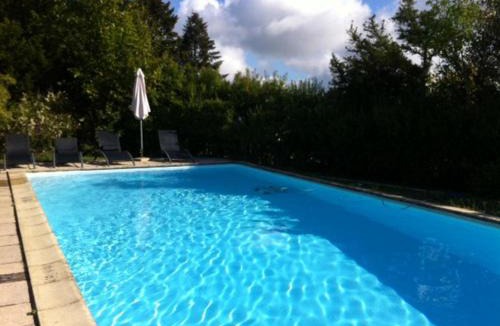 Saint-Haon-le-Vieux House | Gîte spacieux avec cheminée et animaux admis - FR-1-496-31