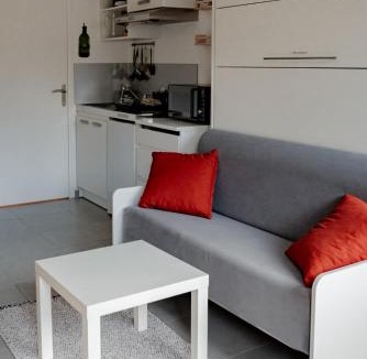 Gelles House | Gîte Terre - 1-4 pers, à 20 mins de Vulcania et du Puy-de-Dôme, 35 mins du Sancy