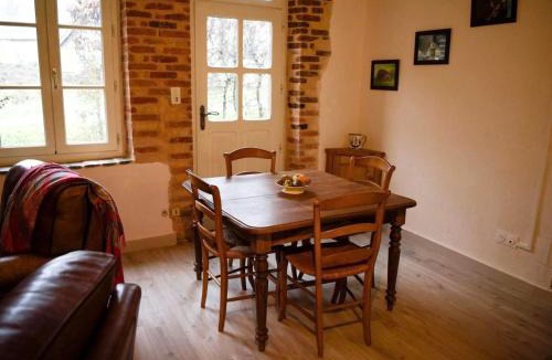 Parassy House | Gîte Tout Confort à Parassy : Proche Bourges et Sancerre, Idéal Randonnées et Découvertes - FR-1-586-31
