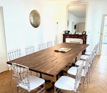 Charmeil House | Gîte Vichy - 4 Chambres, situé dans le parc du Château de Charmeil