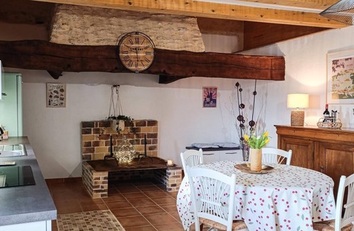 Laval House | Gîtes de France® - Le Clos de la Rose