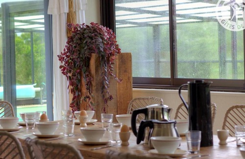 Vivans House | Gîtes spacieux avec piscine privative, sauna, animaux acceptés et parking, jusqu'à 18 personnes - FR-1-496-382