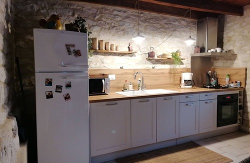 Valprionde House | "Gabriel" Vacation Rental: Sleeps 9 + 2 bathrooms + air conditioning