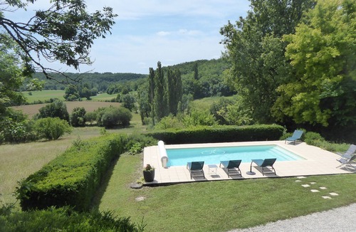 Valprionde House | "Gabriel" Vacation Rental: Sleeps 9 + 2 bathrooms + air conditioning
