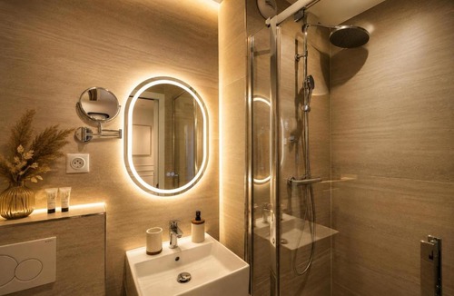 Hopital Saint-Louis Hotel | Garbo Hôtel