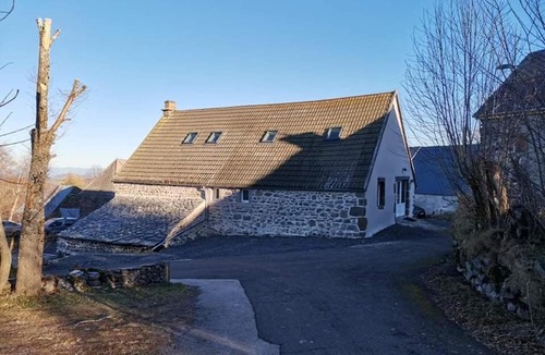Saint-Victor-la-Riviere Apartment | Gite 10pers 5 min de besse