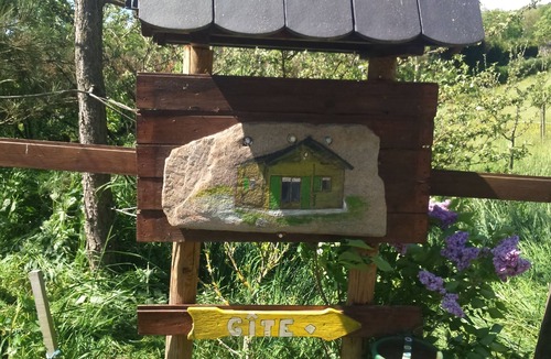 Neussargues en Pinatelle Ski Chalet | GITE A LA CAMPAGNE near Monts du CANTAL Hiking, skiing, pets welcome