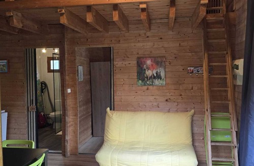 Neussargues en Pinatelle Ski Chalet | GITE A LA CAMPAGNE near Monts du CANTAL Hiking, skiing, pets welcome