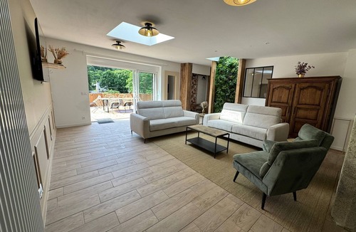 Plouneventer House | Gîte apartment with terrace near a pond animals accepted