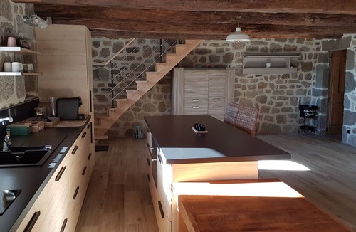 Alpuech House | Gite: Buron Isolé Proche de Laguiole -aubrac-aveyron